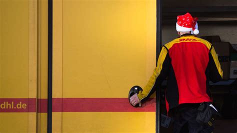 Weihnachtspakete 2023: Die Abgabefristen bei DHL, Hermes, 